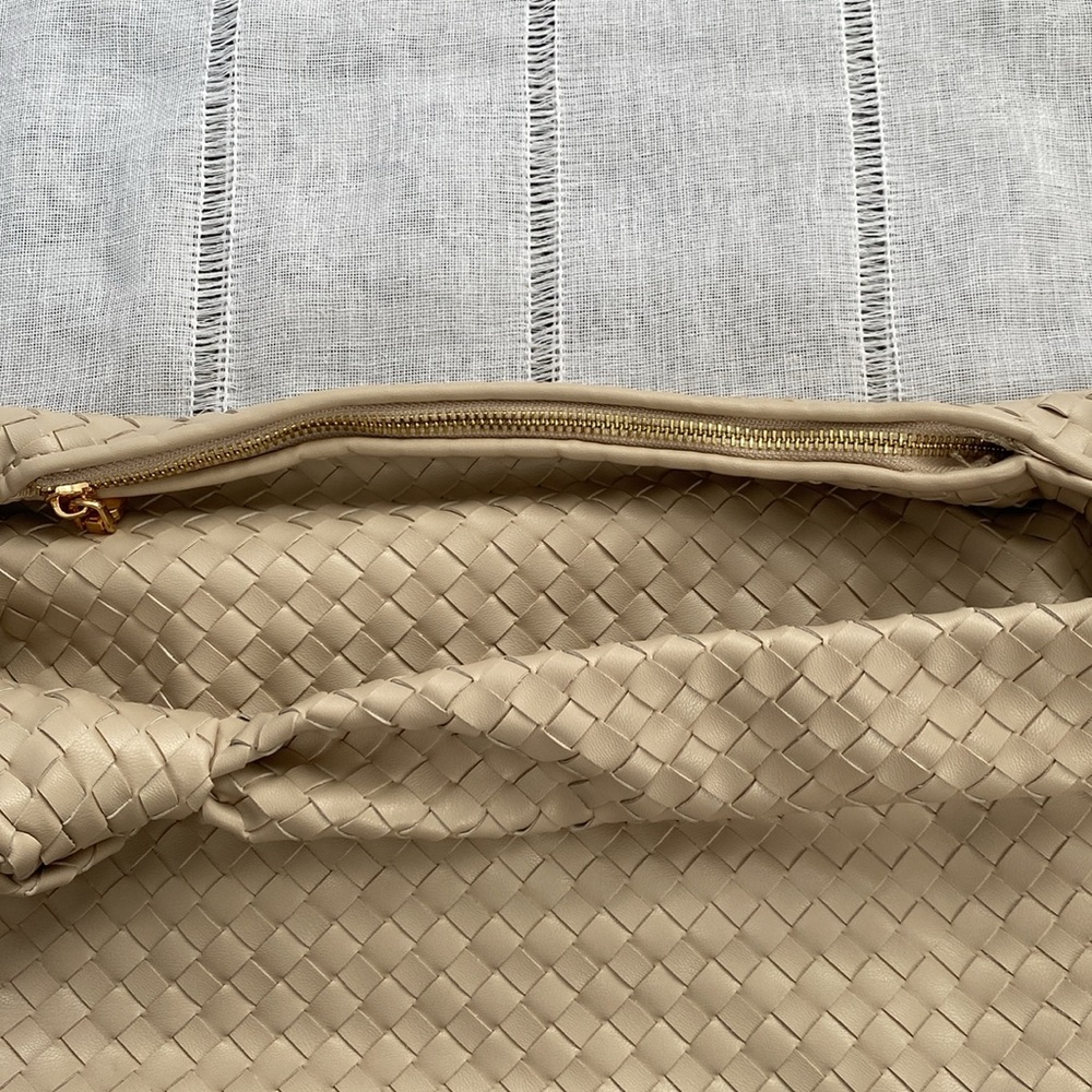Merlie Blanco Ivory woven shoulder bag. - Picture 6 of 12